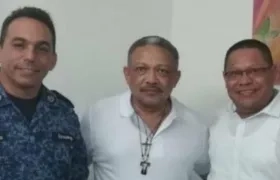 Manuel Cadrazco (en el medio, con una cruz), se posesionó como alcalde de San Benito Abad, Sucre