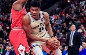 Giannis Antetokounmpo en acción. 