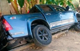 Así quedó la camioneta del alcalde de San Cayetano.