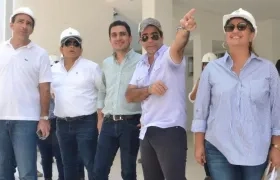 El Alcalde de Barranquilla, Alejandro Char y el secretario de Educación, Bibiana Rincón.