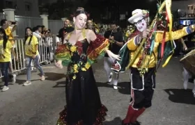 La Reina Carolina y el presidente de la danza Luis Fernando Vengoechea.