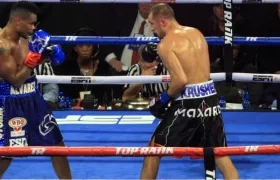 Instante del combate entre Eleider Álvarez y Sergey Kovalev. 