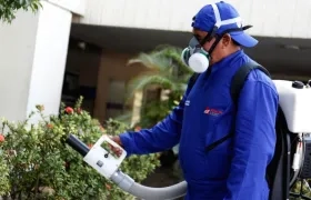 Labores de fumigación en el Cari E.S.E.