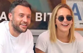 Los novios Cooke Maroney y Jennifer Lawrence.