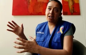 La diputada en el exilio Gaby Arellano habla en entrevista con EFE.