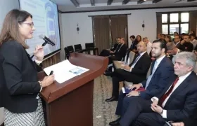 La Ministra Ángela María durante la presentación.