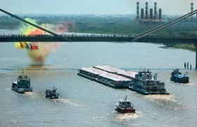 El desfile nautico de la Guacherna Fluvial.