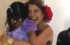 La exreina del Carnaval, Marcela García y la pequeña Darianis Epieyú.