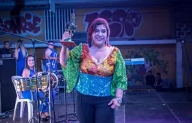 Belkis Concepción con el Congo de Oro.