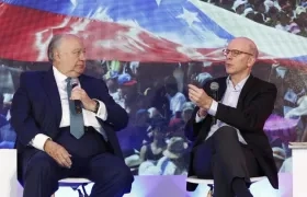 Humberto Calderón Berti (izquierda), embajador en Bogotá de Guaidó.