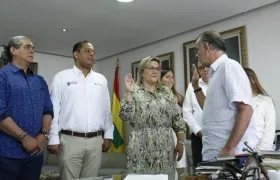 Maryluz Stevenson y el Gobernador Eduardo Verano.
