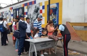 Escolares ya se encuentran pasando de Venezuela a Colombia por los puentes Francisco de Paula Santander y Simón Bolívar.