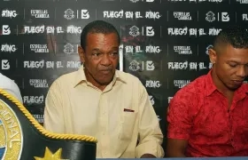 Emiliano Villa junto a Hugo Berrío, campeón nacional supergallo.