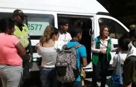 Los niños fueron hallados en la calle en horas de la noche.
