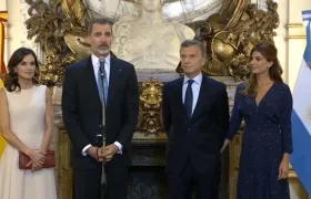 Los Reyes de España y Mauricio Macri, y su esposa, Juliana Awada.