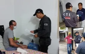Los agentes del CTI cuando le leían sus derechos a algunos de los capturados.