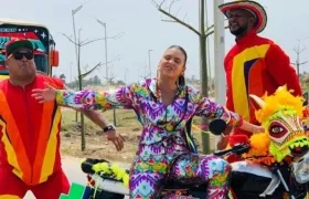 La cantante Li Saumeth e integrantes del grupo Systema Solar.