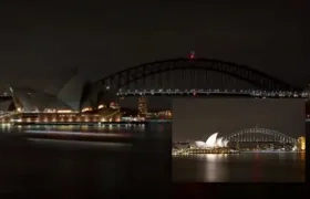 Se apagaron las luces de  del emblemático edificio de la Ópera y del Puente de la Bahía de Sídney.