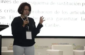 Natasha Avendaño, Superintendente de Servicios.