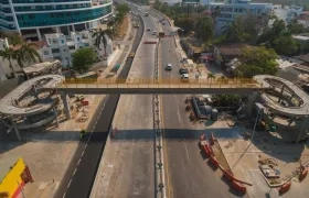 Puente peatonal al que harán pruebas de carga.