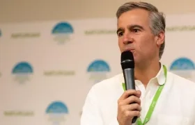 Orlando Cabrales Segovia, presidente de Naturgas, explicando los avances del uso de gas natural.