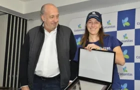 El Presidente de Colsanitas, Ignacio Correa, hizo un reconocimiento a Mariana Duque, que se retira del tenis.