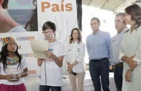  Las entidades públicas y privadas estarán obligados a consultar el registro, que será administrado por la Policía.