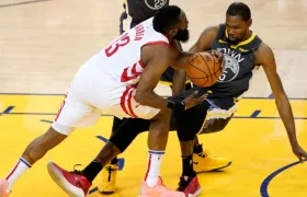 James Harden ante Kevin Durant.
