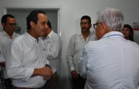 El Superintendente de Salud, Fernando Aristizabal visitando el Hospital Juan Domínguez Romero.
