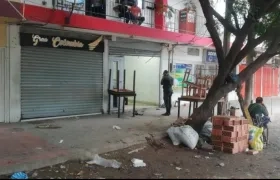 Establecimiento donde fue arrojado el artefacto explosivo.