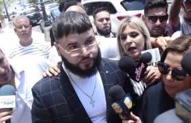 Farruko a la salida del Tribunal.