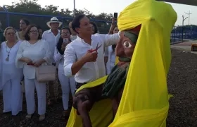 Develación de la escultura ”El Man-Glar”.