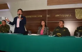 Luis Pérez Gutiérrez, gobernador de Antioquia, durante el consejo de seguridad.