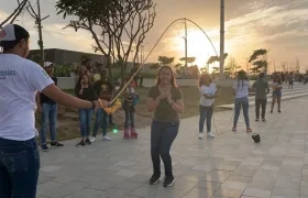 Imagen de la actividad con los voluntarios de la fundación.