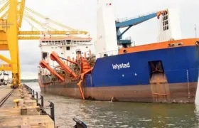 La draga 'Lelystad', durante su más reciente permanencia en el puerto de Barranquilla.