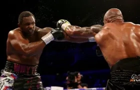 Dillian Whyte en el combate ante el colombiano Óscar Rivas.