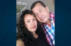 El pensionado de la Policía junto a su pareja asesinada.