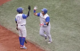 Cristian Correa celebra tras conectar cuadrangular.