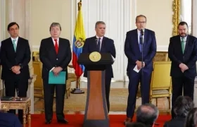 El Presidente Duque, en compañía del Procurador, el Defensor del Pueblo, el Canciller y el Registrador.