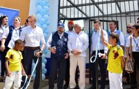 El Defensor del Pueblo Carlos Negret y el Alcalde Joao Herrera, presidiendo el acto.