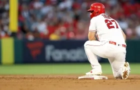 Mike Trout, pelotero de los Angelinos, tras robar su base 200. 
