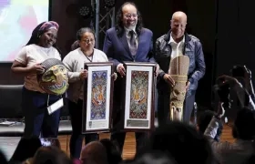 Clemencia Carabalí Rodallega (i), María Irene Ramírez Amaya (2i), Marco Romero (2d) y Ricardo Esquivias Ballestas 