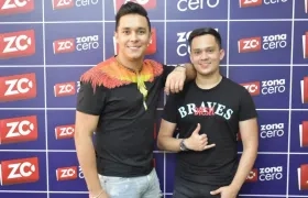 El cantante vallenato Jhon Mindiola y el acordeonero Camilo Carvajal.