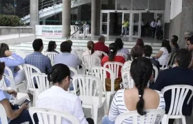 Entrada principal al Centro Cívico, durante una jornada de información.
