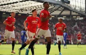 Marcus Rashford festeja su anotación. 