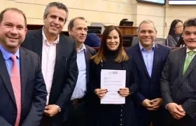 Senadores que radicaron la iniciativa.