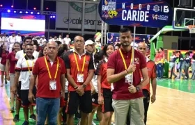 Desfile inaugural de participantes.