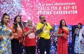 Monseñor Pablo Salas agradeció a los feligreses que donaron.