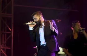 El cantante Ricky Martin en medio de su presentación.