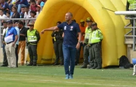 Roberto Peñaloza, técnico asistente de Junior. 